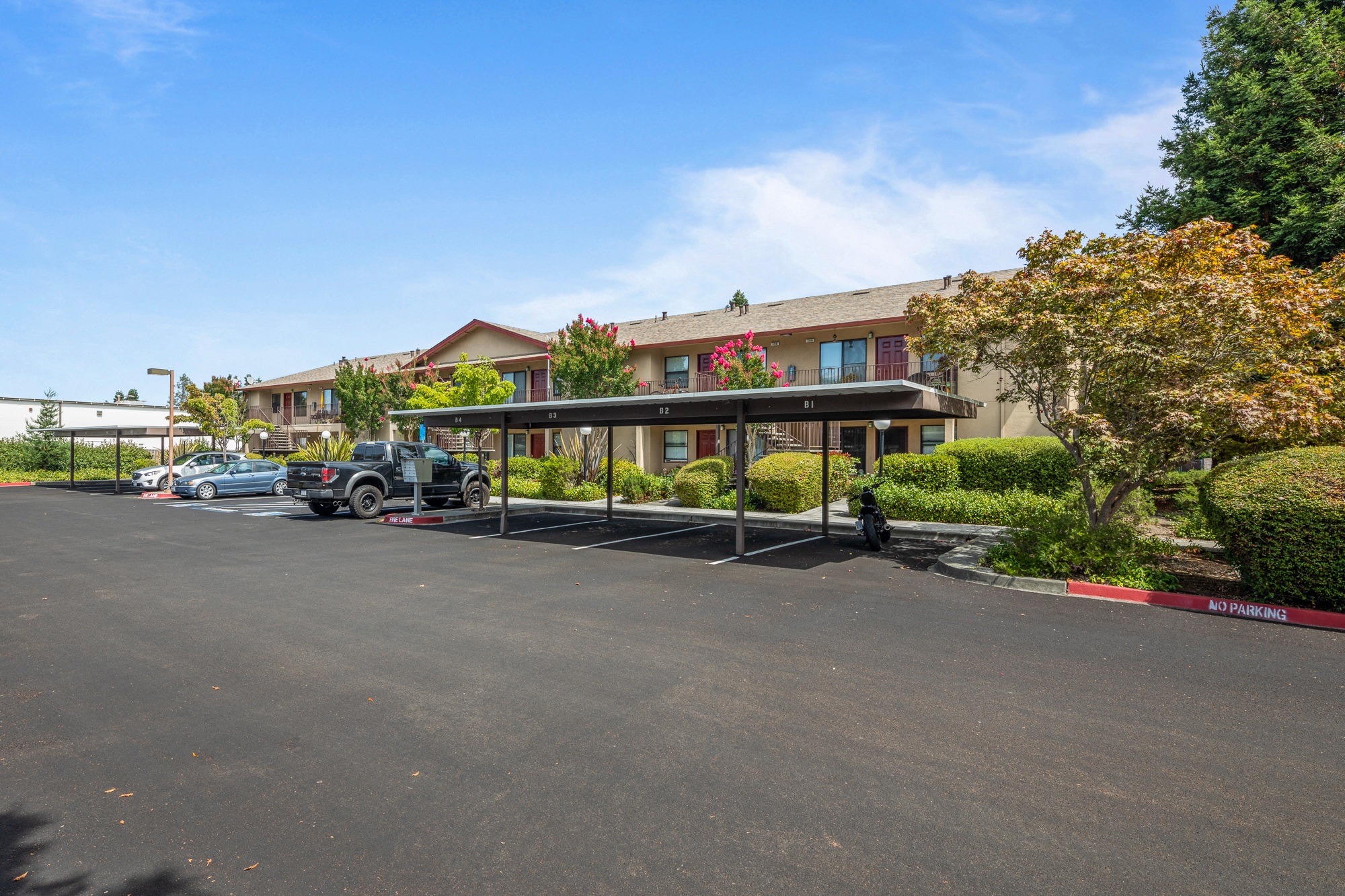 Manor Apartments photo 4